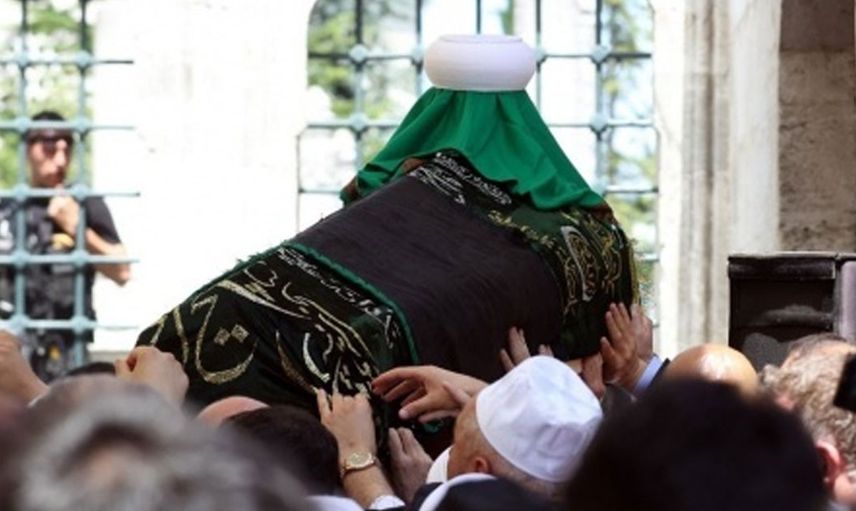 İsmailağa Cemaati lideri Mahmut Ustaosmanoğlu'nun tabutunun üzerindeki siyah örtünün sırrı ortaya çıktı!
