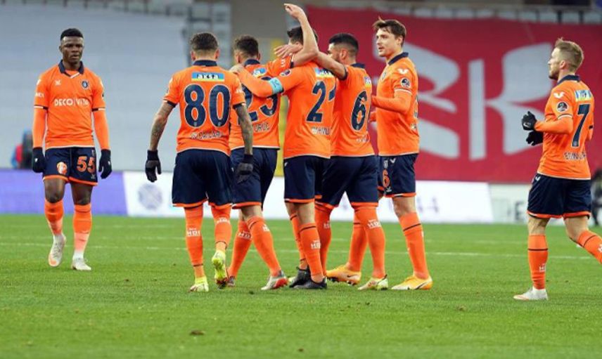 Başakşehir'in Teknik Direktörü Emre Belözoğlu'ndan Büyük Rekor!