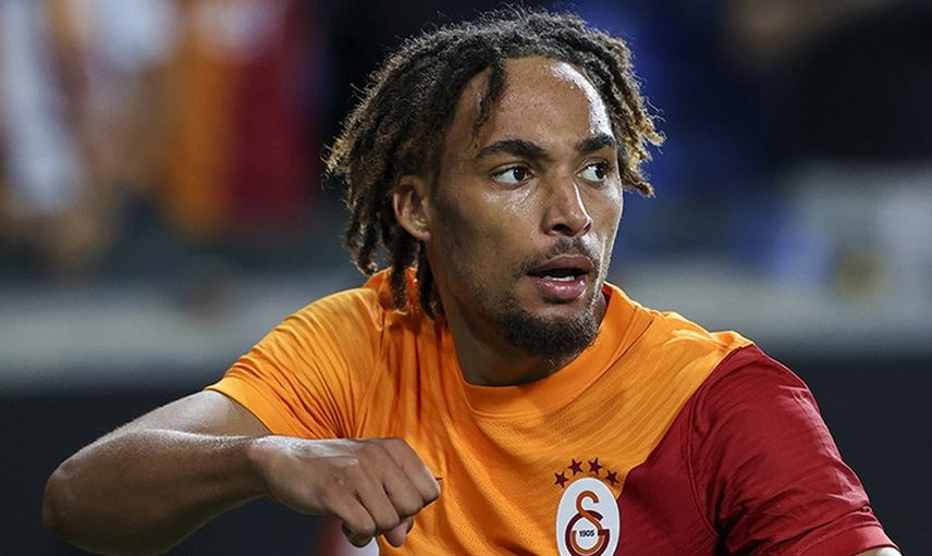 HANGİ MEVKİDE OYNUYOR?