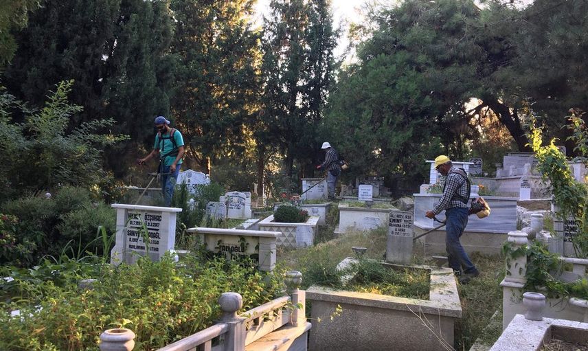 Online Mezarlık Bakım İşi Kuran Adam, Taleplere Yetişemiyor