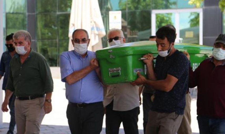 Malatya'da annesinin cenazesine son kez bakmak isteyen adam tabutu açınca gördüklerine inanamadı!
