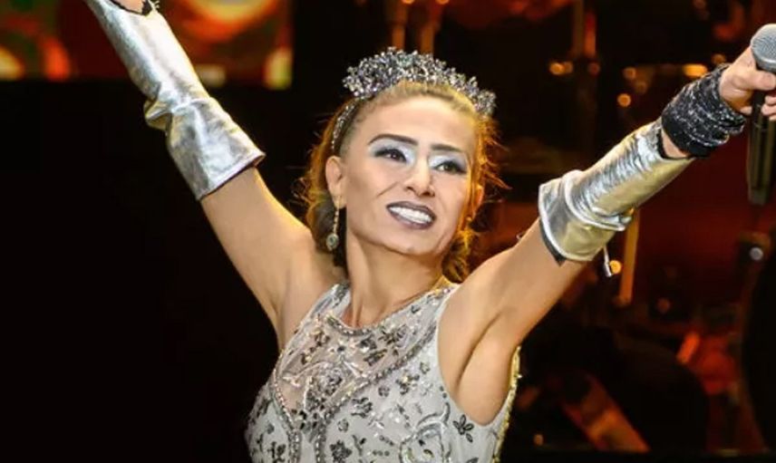 Yılmaz Morgül sahneden Yıldız Tilbe'ye ilan-ı aşk edince konserdeki seyirciler neye uğradığını şaşırdı!