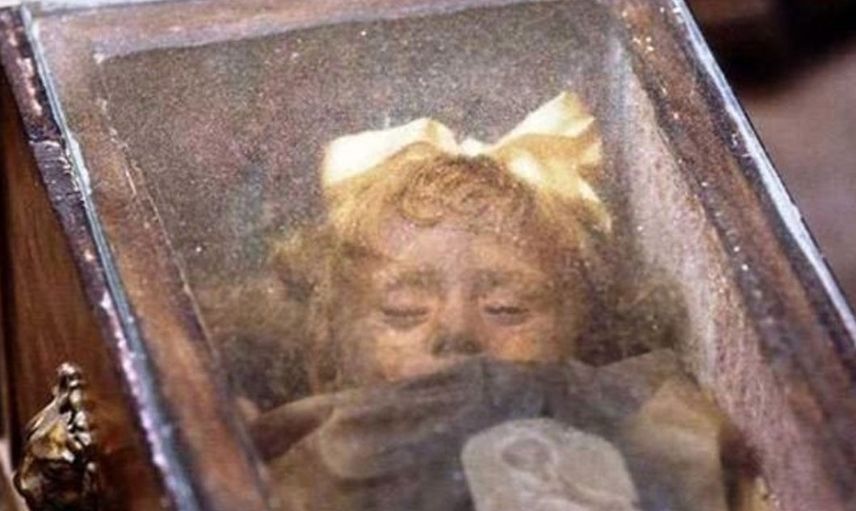 100 yıl önce ölen küçük kızın cansız bedenini görenler neye uğradığını şaşırıyor gerçek tüyler ürpertici