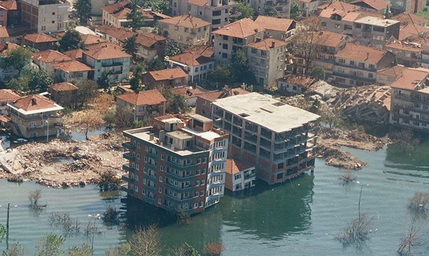99 yılındaki büyük Marmara depremi felaketinin 23. senesine özel 23 acı görüntü!