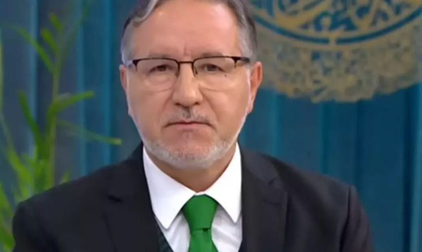 Canlı yayına bağlanan kadın yatak itirafı yaptı! Prof. Dr. Mustafa Karataş’ın eli ayağı birbirine dolandı verdiği yanıt olay oldu