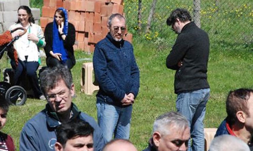 Babası ve üvey annesi hayatını kaybetmişti! Şehsuvar Aktaş ailesini son yolculuğuna uğurladı