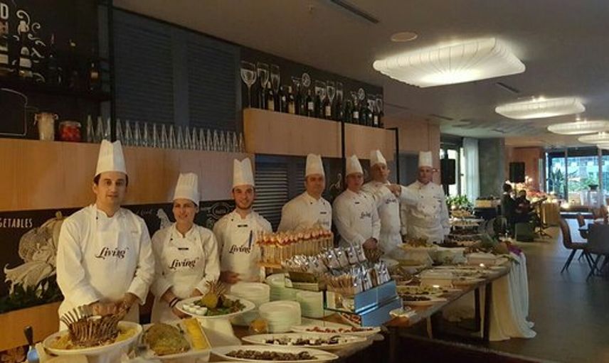 Paris'te açılan çıplak restoran büyük ilgi gördü