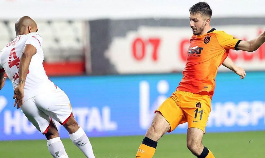 Galatasaray'da Burak Elmas Takımdan Ayrılacak İsimleri Açıkladı!