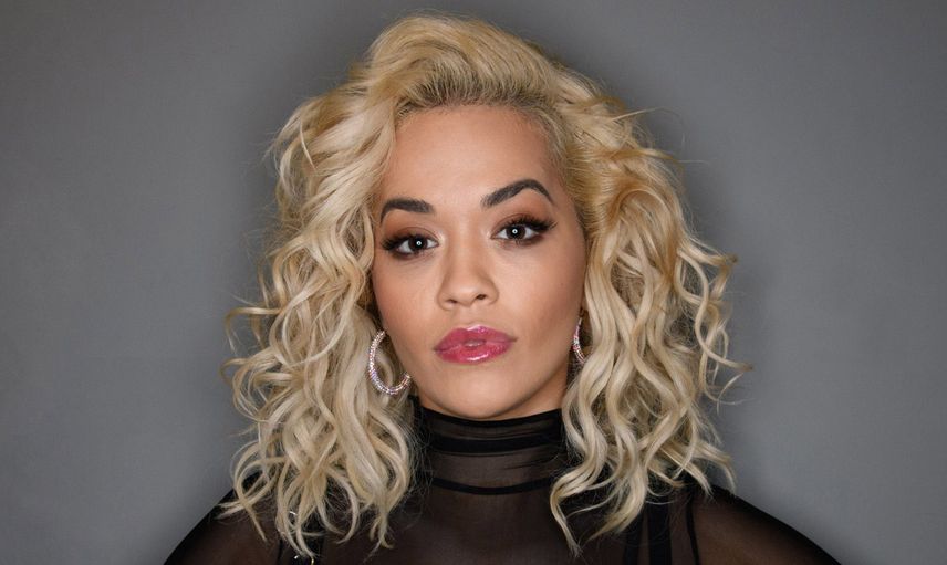 Rita Ora transparan elbisesiyle alışveriş yaptı