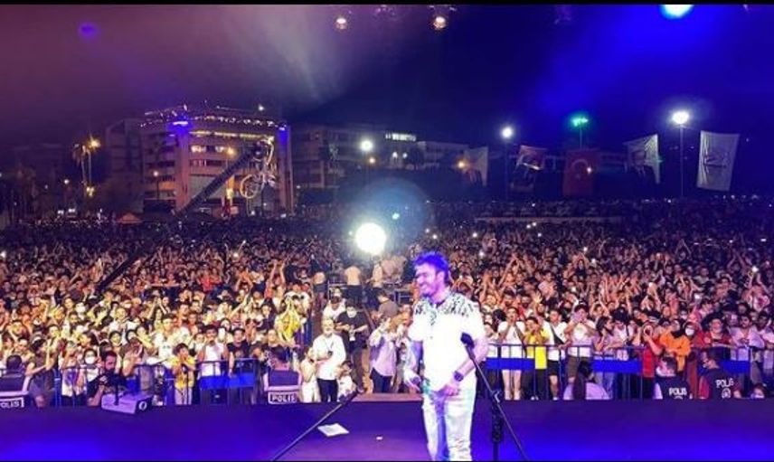 Mustafa Ceceli'den Anlamlı Jest! Hayranını Böyle Kazandı