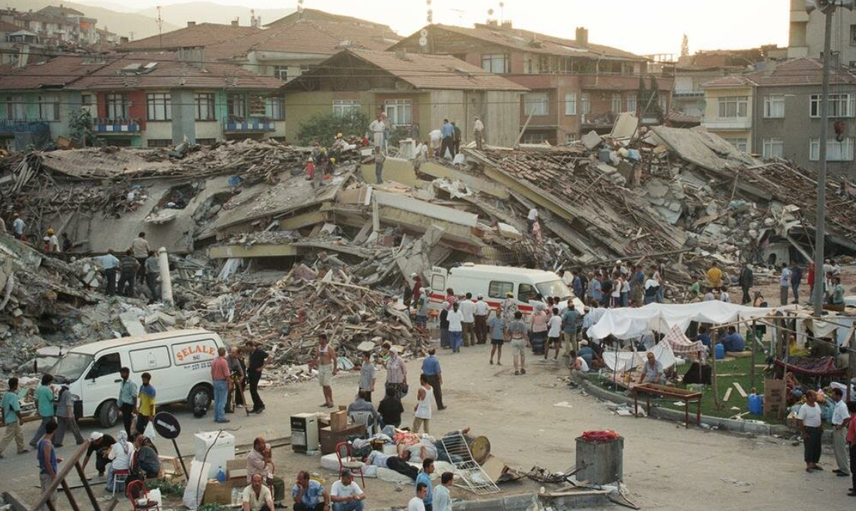 Gölcük Depreminde Hayatını Kaybeden Aynı Aileden 9 Kişinin Ölüm Tarihi Aynı