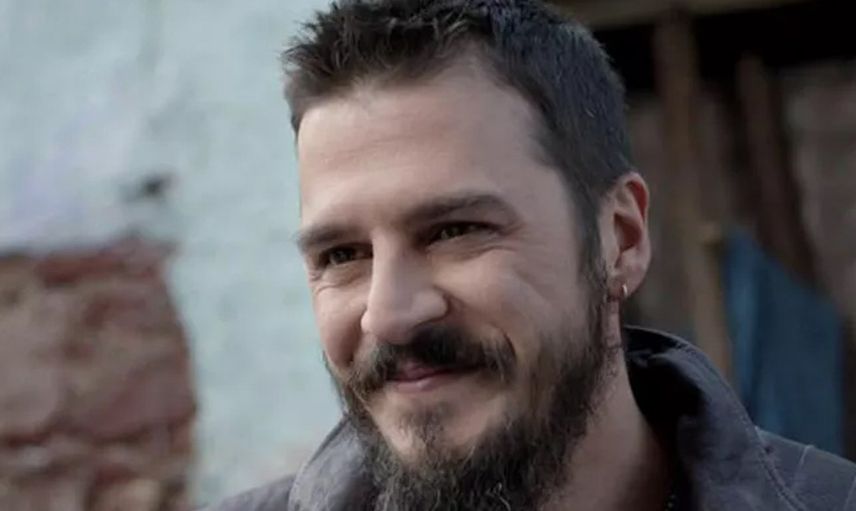 Mehmet Günsür'ün acı günü! Cenaze töreninde ayakta durmakta zorlandı