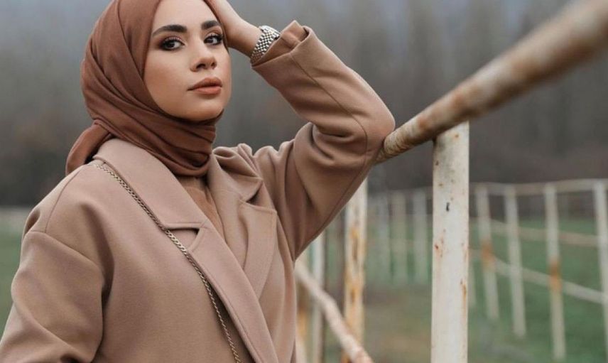 Bu nasıl Müslüman böyle! Tesettür giyimin yüzü olan Ebru Sever Türk önce açıldı sonra saçıldı