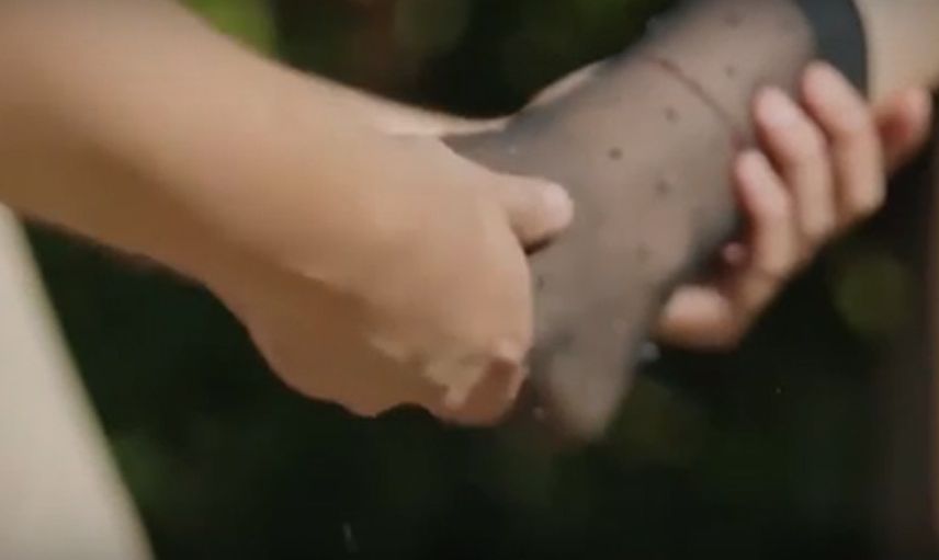Star TV'nin gençlik dizisi Duy Beni'de skandal sahne! Önce ayaklarını okşadı sonra ise...
