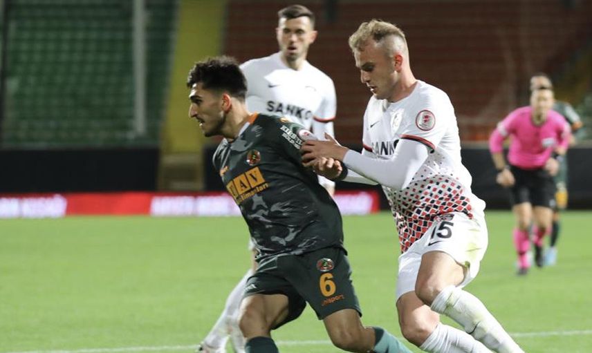 Cebrail Karayel, Galatasaray'a transfer olacağı yönündeki iddialara yanıt verdi