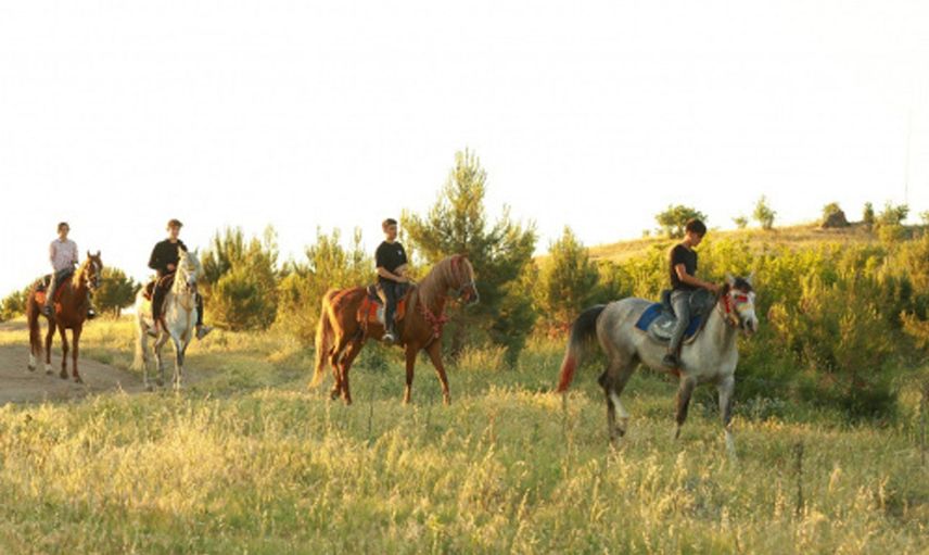 At Severler Kendini Balıkesir'in Doğasına Attı