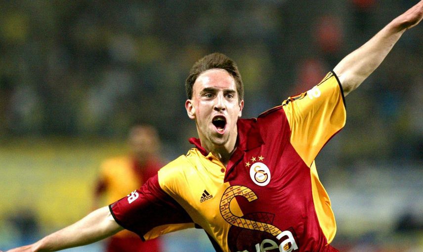 Galatasaray'ın eski yıldızı Franck Ribery geçirdiği trafik kazası sonrası hastaneye kaldırıldı!