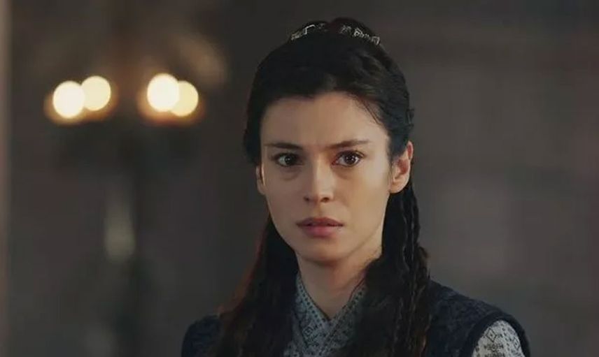 Destan dizisinin yıldız oyuncusu Elif Doğan'ın acı günü! Aldığı haberle kahroldu gözyaşlarına boğuldu