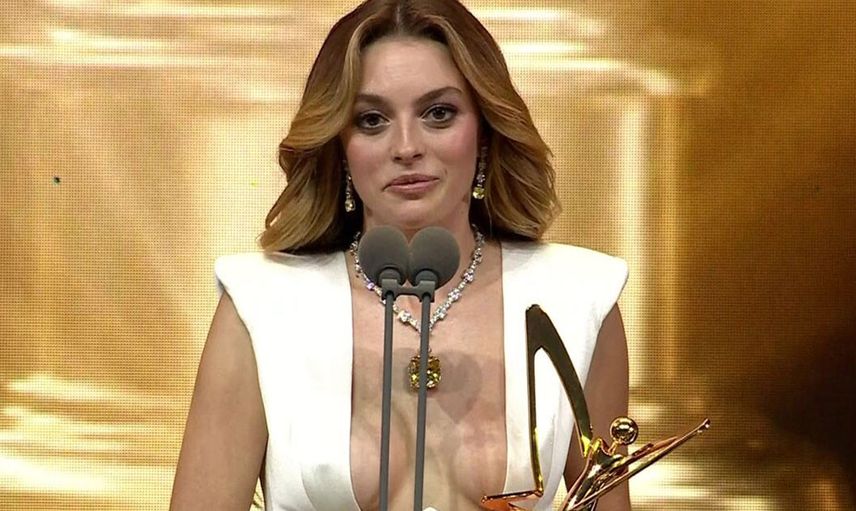 MELİS SEZEN