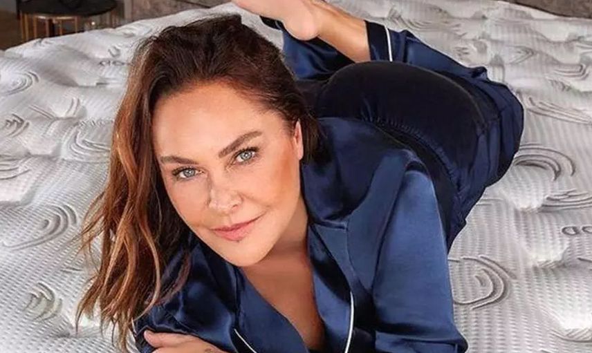 Hülya Avşar'dan bikinili pozlar! Tuğba Ekinci'den ahlak bekçiliği gecikmedi