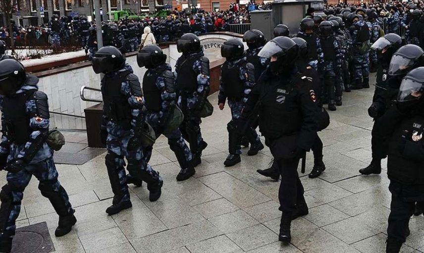Polis merkezinde mide bulandıran olay! Ahlaksız polis ekipleri sorgu odasında 20 kadını zorla soyup…