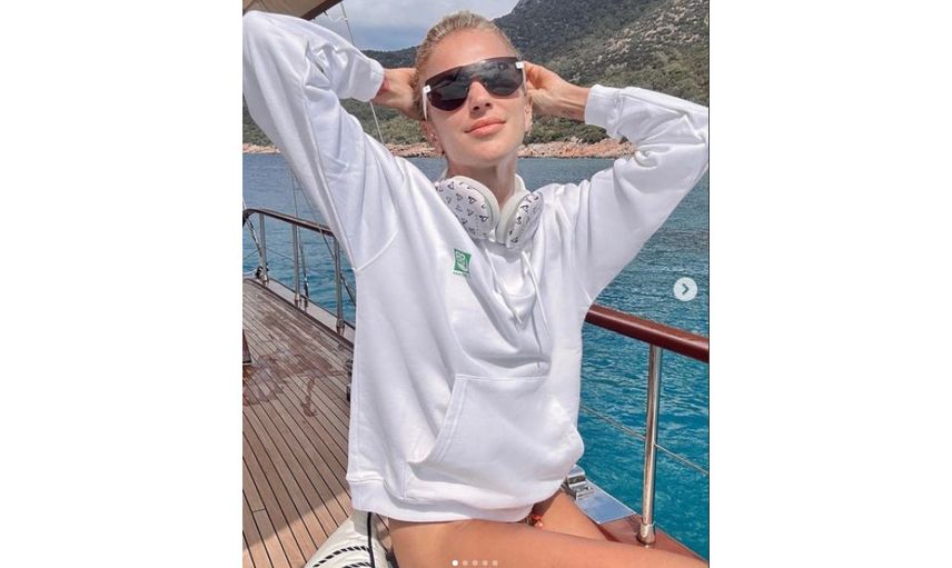 Burcu Esmersoy'dan nefes kesen kareler