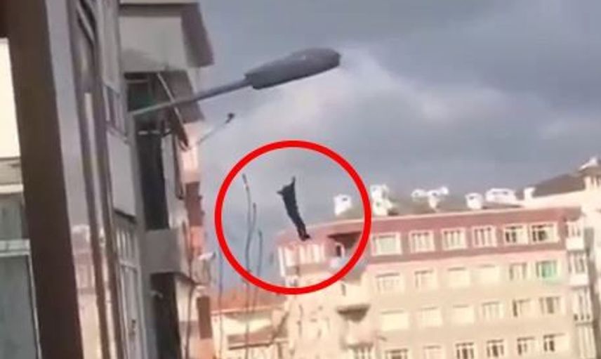 5 Katlı Binadan Atlayan Adam Kurtarılamadı