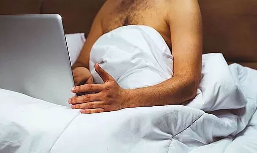 Böyle insan düşman başına! Nişanlısının bilgisayarında kız kardeşinin uygunsuz fotoğraflarını buldu