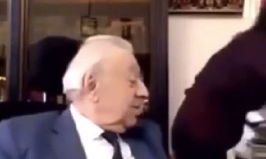 Azerbaycanlı Eski Milletvekili, Kamera Karşısındaki Hareketi Tepki Topladı