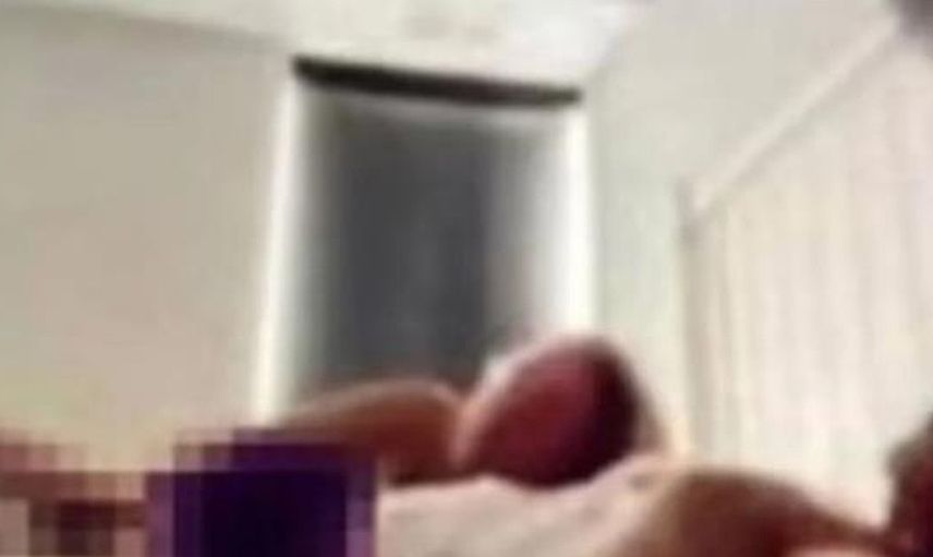 Online toplantının sonu kötü bitti: Kamerayı kapatmayı unutan çift 45 dakika canlı yayınca cinsel ilişkiye girdi