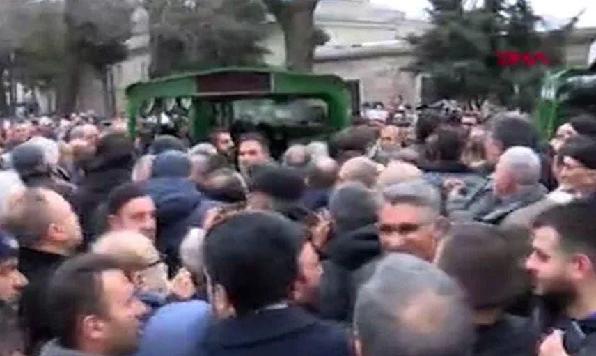 Burhan Çaçan'a son veda! Ünlü ismin cenazesinde yaşananlar gündem oldu
