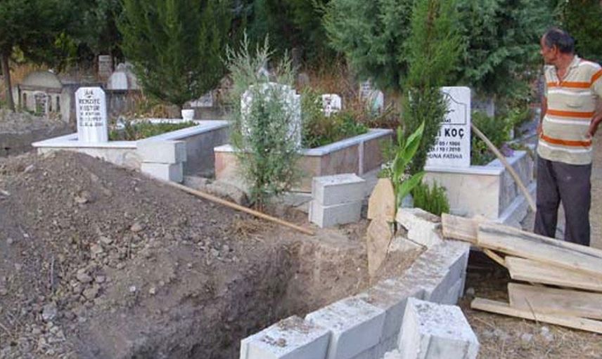 Çığlık sesleri gelince mezarın içini açtılar