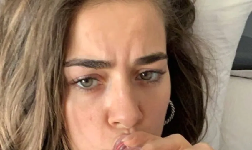 Bensu Soral'ın Makyajsız Hali Takipçilerini Büyüledi