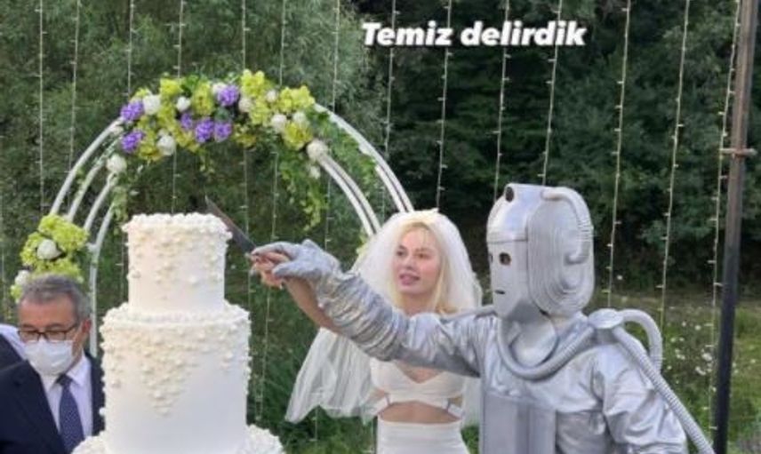 Aleyna Tilki Robotla Evlendi!