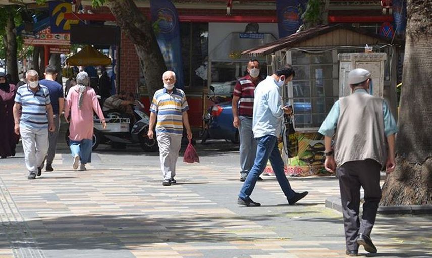 Şener Şen'in filmi gerçek oldu! Bir 'Çıplak Vatandaş' olayı da Kahramanmaraş'da yaşandı salına salına sokakta dolaştı 'Gözlerim kanıyor...'