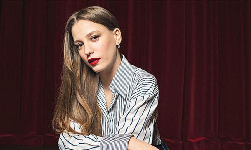 Serenay Sarıkaya'dan Üzücü Haber Lüks Aracı Kaza Yaptı!