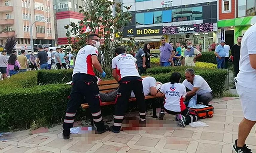 Seyyar Satıcı, Maskesiz Hapşıran Adamı Bıçakladı