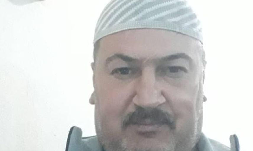 Alkol Alan Adam Belediye Binası Önünde Soyundu!