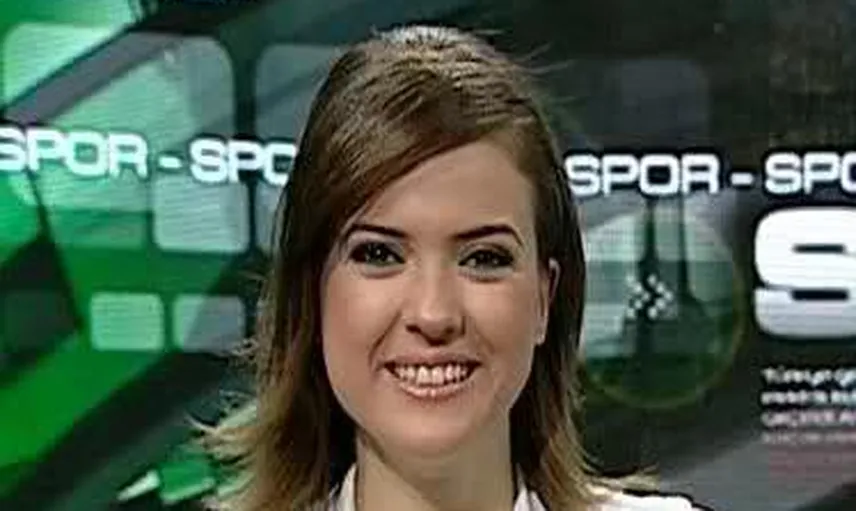 Simge Fıstıkoğlu'ndan Cesur Pozlar