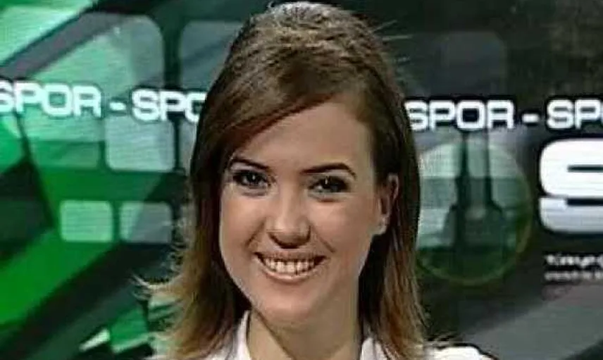 Simge Fıstıkoğlu'ndan Cesur Pozlar