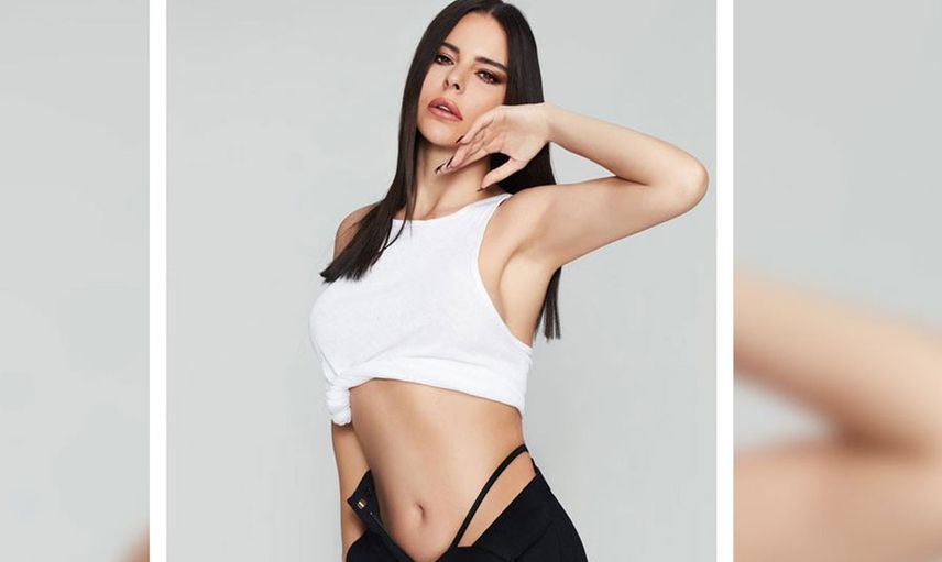 Simge Sağın'ndan meme ucu sansürü! İçine sütyen giymeyince rezil olan ünlü şarkıcı Instagram hesabından paylaştığı bikinili pozuna sansür uyguladı