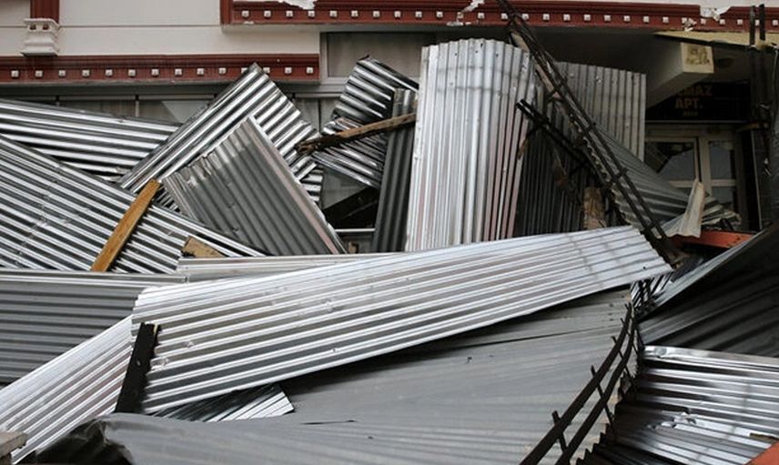 Sivas'ta Fırtına Sebebiyle Binaların Çatısı Uçtu