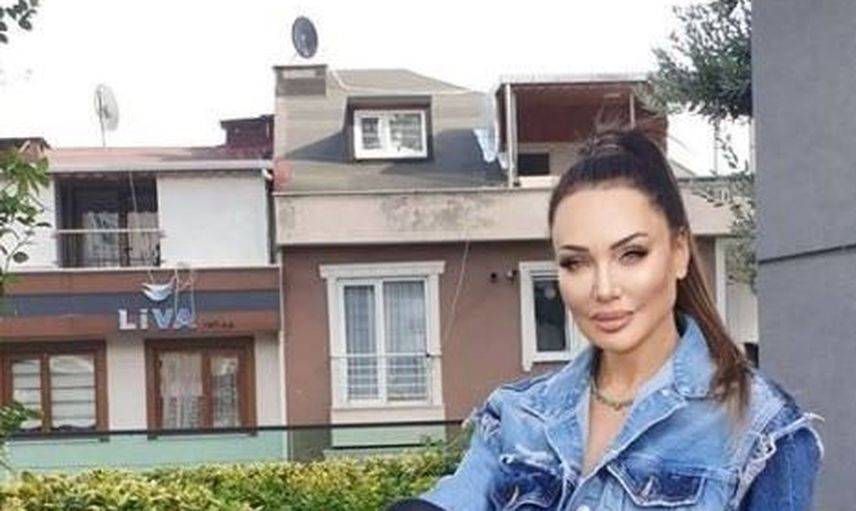 Angelina Jolie'ye Benzemek için Türlü Estetikler Yaptıran Umut Akyürek'in Parmak Isırtan Pozlar