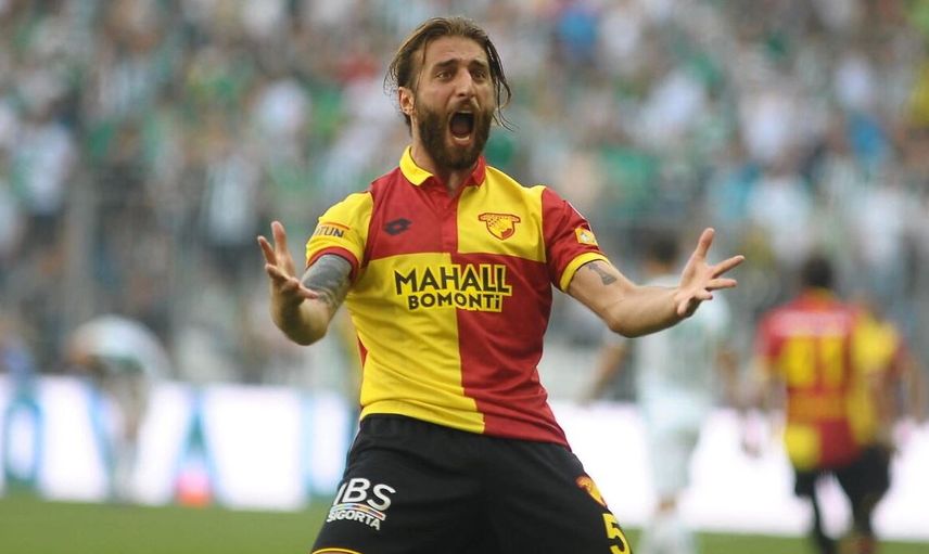 Galatasaray'dan Sürpriz Transfer Hamlesi: Milli Futbolcu Sarı Kırmızılı Takıma Çok Yakın!