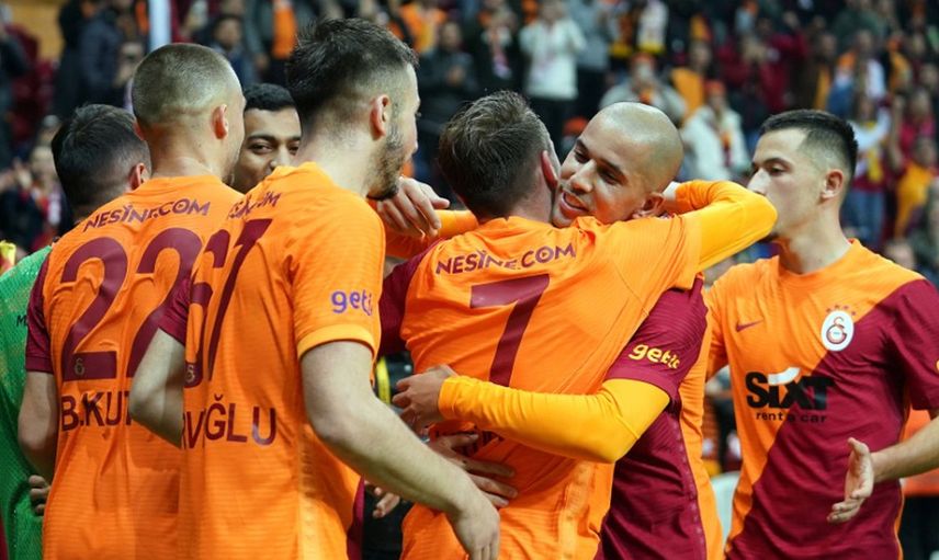 Sofiane Feghouli Galatasaray'da Kalmak İstiyor!
