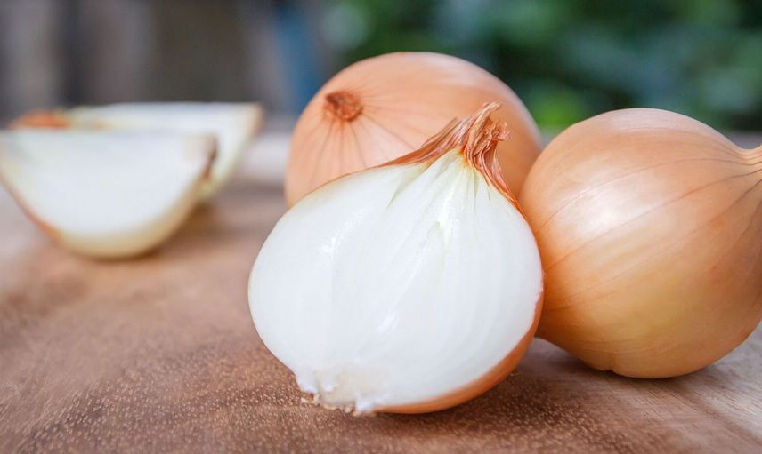 Soğana karanfil batırmak ne işe yarar? Soğana karanfil batırıp başucunuzda bekletmek o hastalığın doğal ilacı