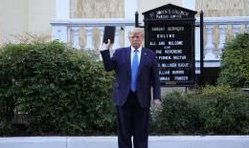 Trump ABD'deki Protestolara İncil ile Yanıt Verdi