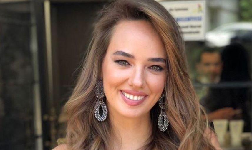 Ünlü oyuncu Seda Bakan’dan dikkat çeken pozlar: Tesettüre mi girdi?