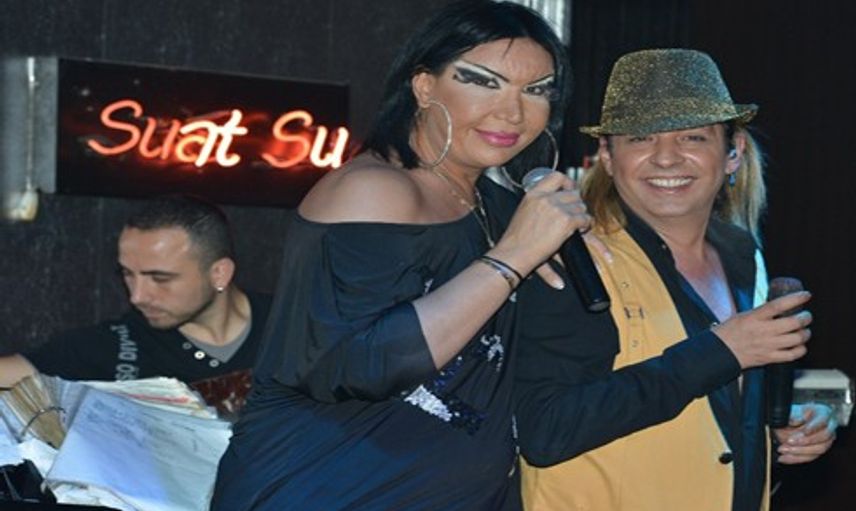 İzmir'de Bülent Ersoy'a Benzemek İçin 5 Yılda 10 Ameliyat Olan Suat Su