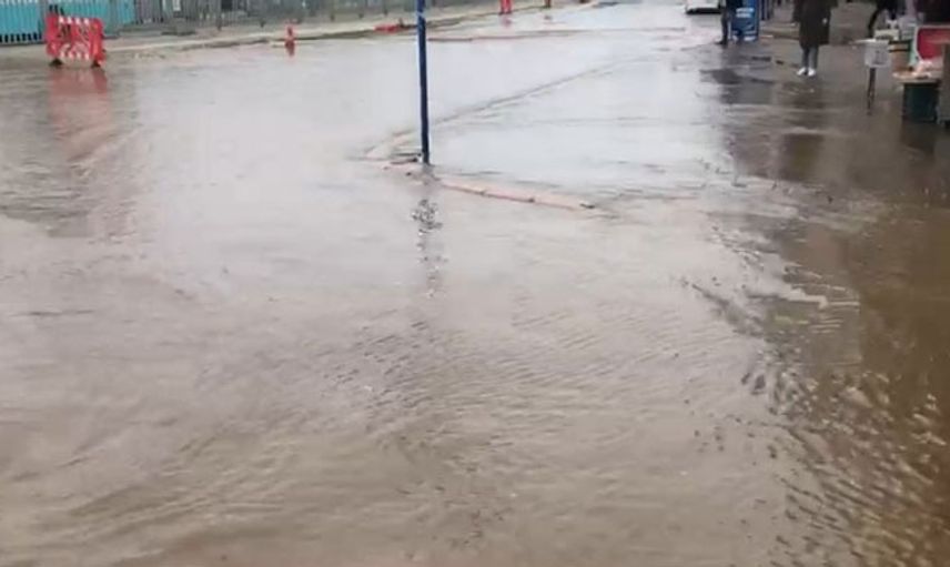 Kadıköy'de İSKİ Ekipleri Atık Su Borusunu Patlattı
